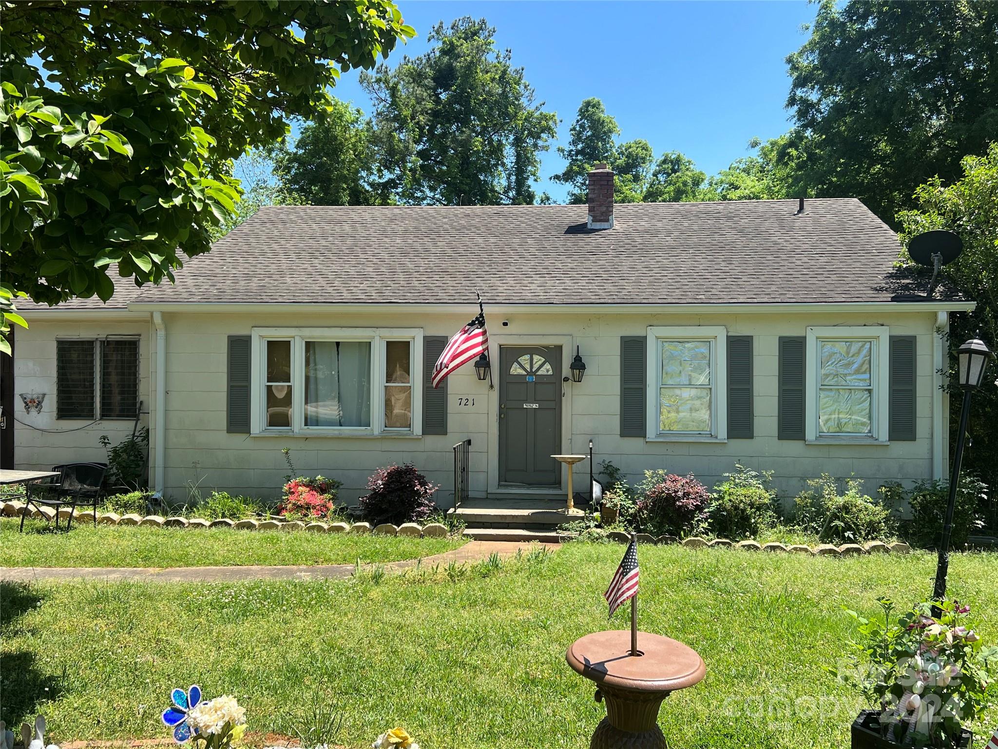 Investor Special In A Great Area!! New Roof, New Windows, New Gutters  New Piping Under House, New Hot Water 
Heater Installed renovations completed 2024 
Needs A Little Tender Loving Care This Home Is Sold AS Is