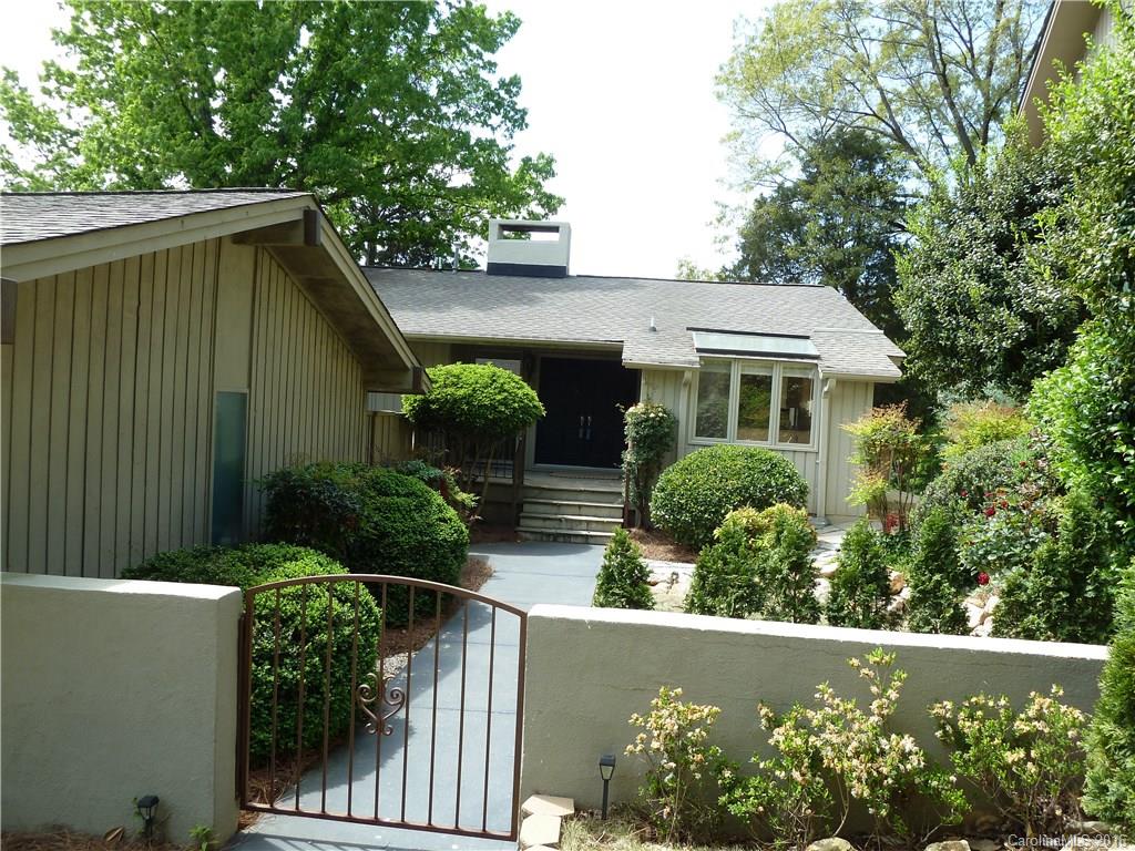 Wonderful golf course home with manicured courtyard entrance in desirable River Hills. Wrap around deck & walk out lower level offer incredible views of the golf course.. Sun drenched kitchen w/granite counter tops, ample cabinetry & breakfast area w/skylight. Open living & dining room w/vaulted ceiling & crown molding.