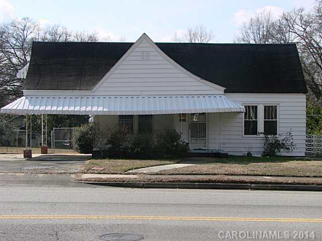 This home has a spacious 2 or 3 bedrooms.and an attached carport with a largefenced backyard.  It is located a short walk to downtown shopping and restaurants.