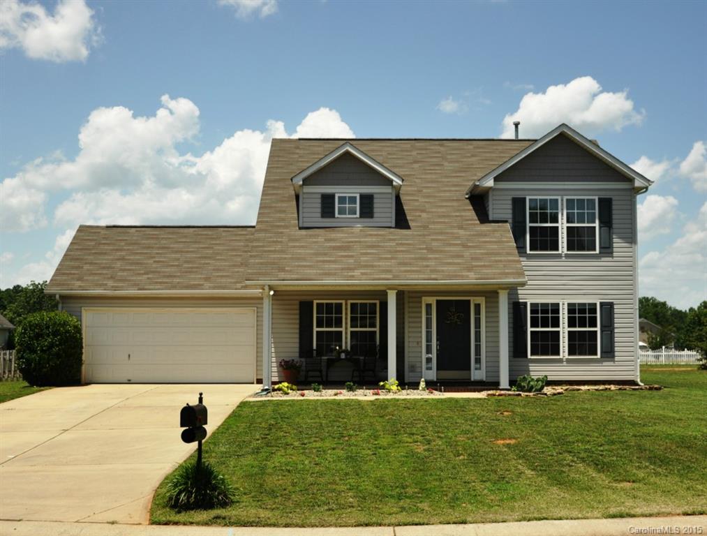 Fantastic, move-in ready home with master on main level.  Large, fenced yard on a quiet cul-de-sac. Spacious, two-story great room. A must see.  Won't last.