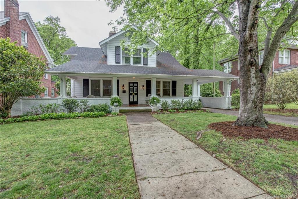 York Chester Charmer! Hardwood floors, updated kitchen, Beautiful 577 sq ft qust cottage. 
Be sure to see the attached tour!