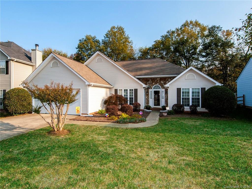 Split floorplan ranch with cathedral ceilings and updated bathroom and kitchen! Kitchen has beautiful stainless steel appliances, granite countertops and ceramic tile! Eat-in breakfast nook and formal dining room. Large master en suite with walk-in closet. Large flat backyard with with paver patio. Backyard backs up to forever farm land. Neighborhood and home are perfect for first time home buyers!