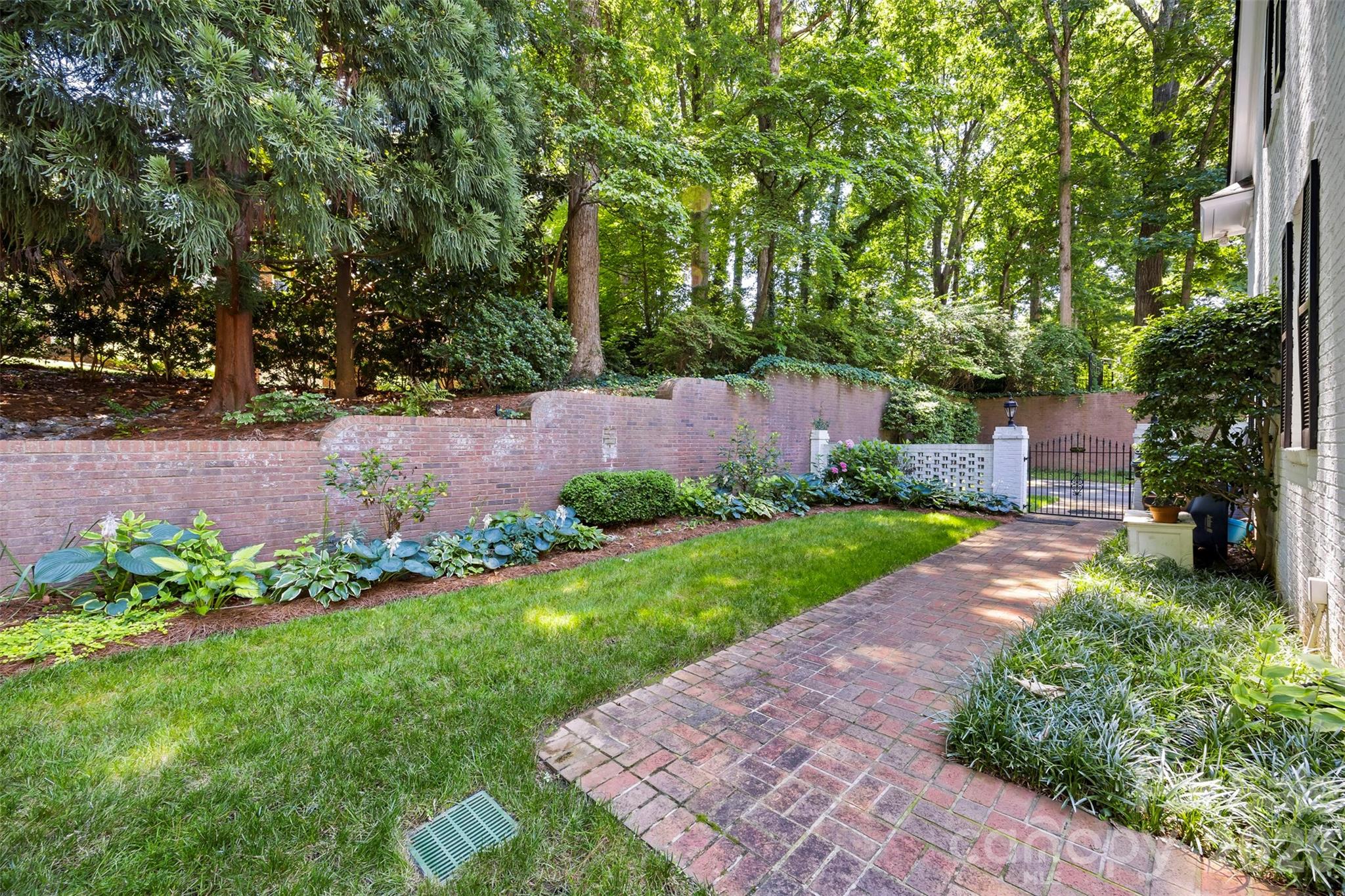 Country Club Estates - Residential