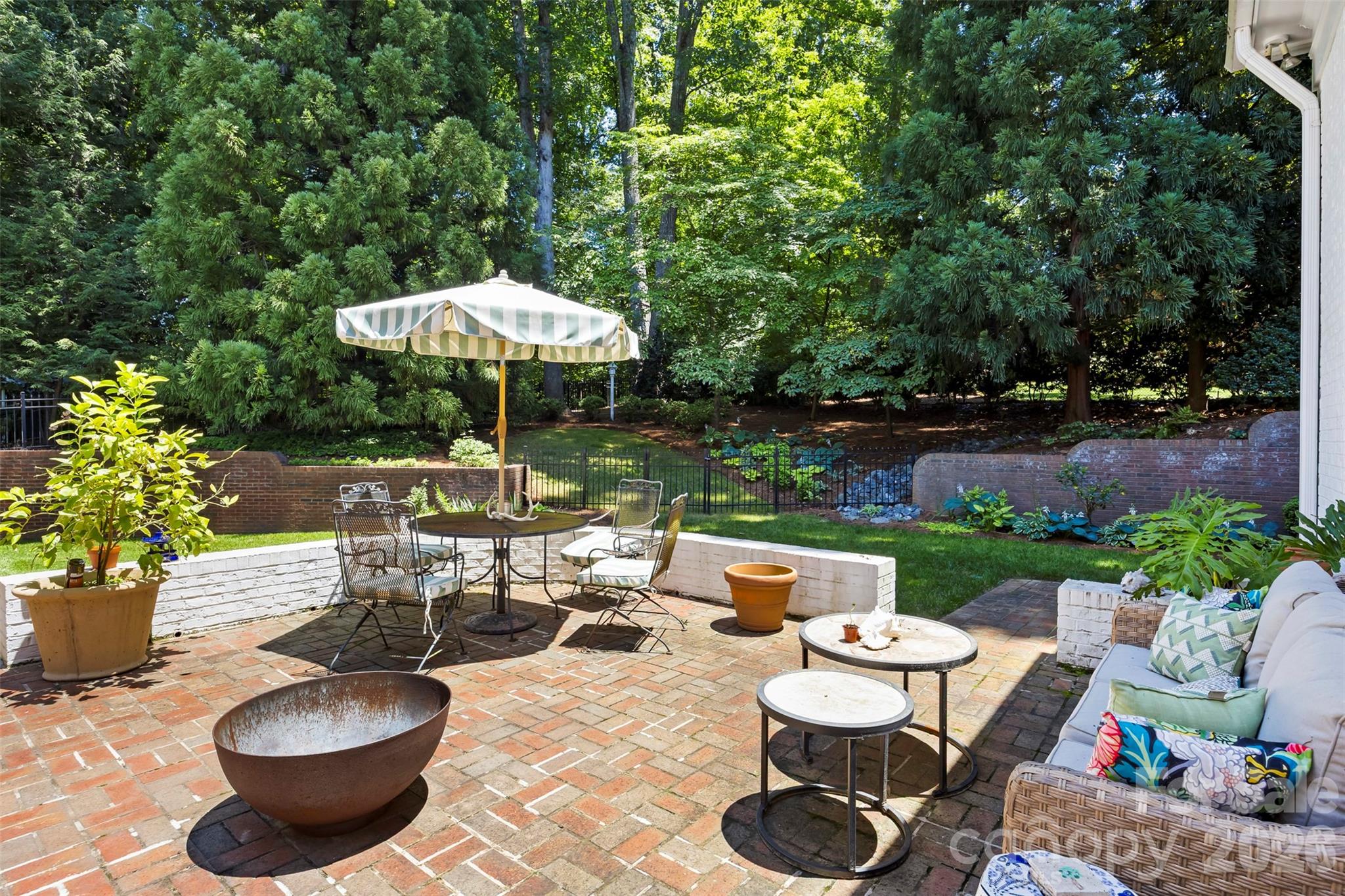 Country Club Estates - Residential