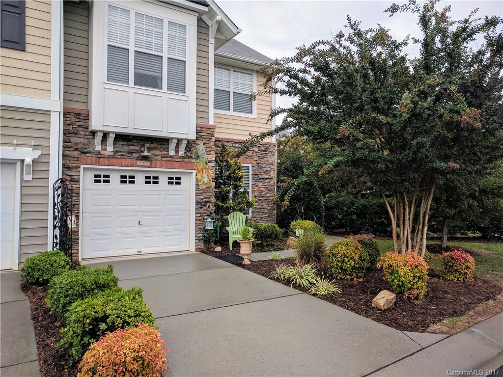 Come home to this bright end unit in the Woodlands neighborhood.  Open floor plan with wood floors in dining and family rooms.  The kitchen has tile floors, solid surface counters and a tile back splash.  Enjoy fall evenings on the screened in porch or cozy up in front of the fireplace in the family room.  AC replaced in 2016, newer carpet and appliances