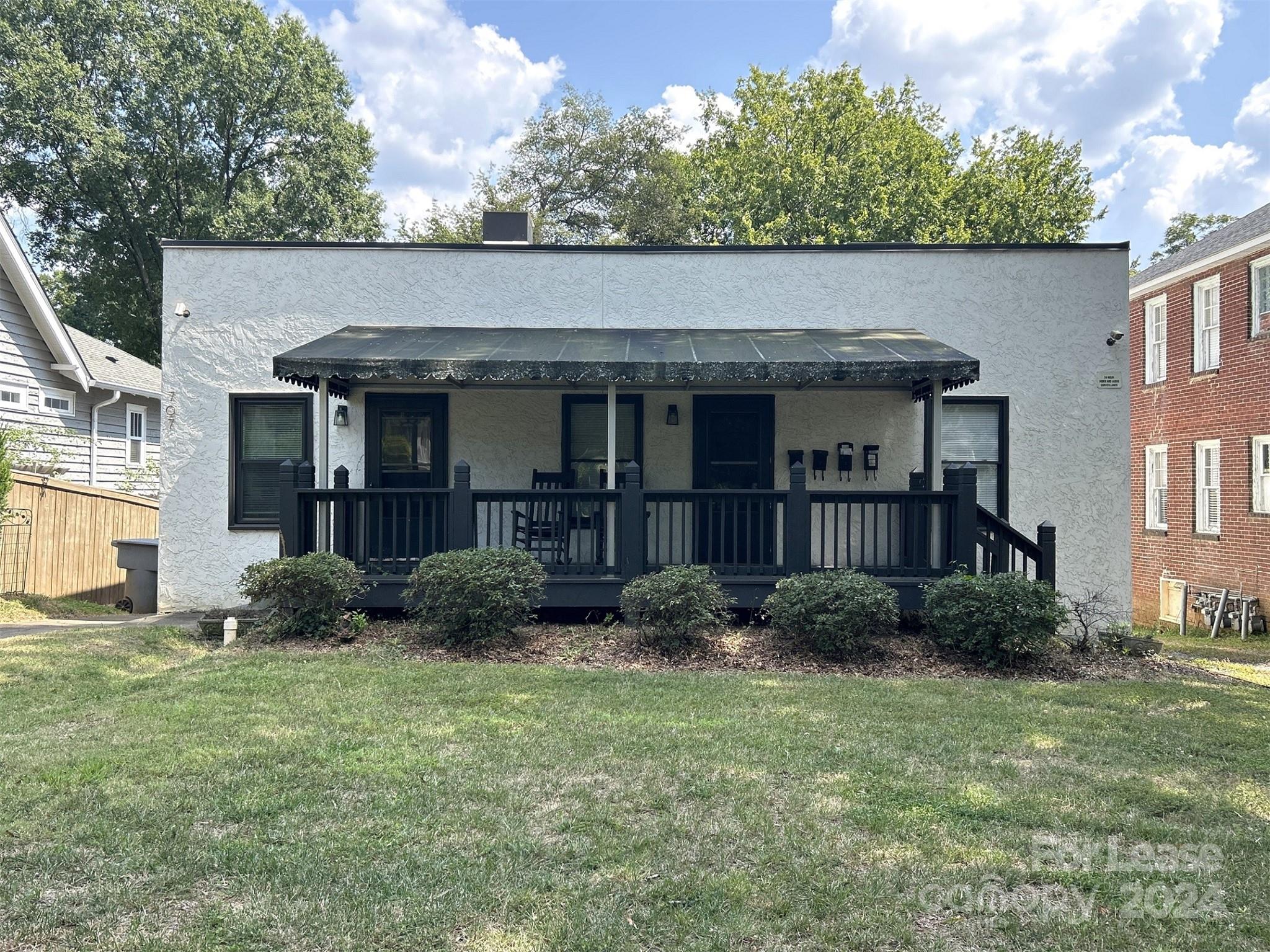 Welcome to our modern 1 bedroom, 1 bathroom apartment located in the vibrant city of Charlotte, NC. With a prime location in the heart of the city, you'll have easy access to all the amenities and attractions Charlotte has to offer. Don't miss out on the opportunity to make this apartment your new home sweet home.

Please note Renters Insurance is required.