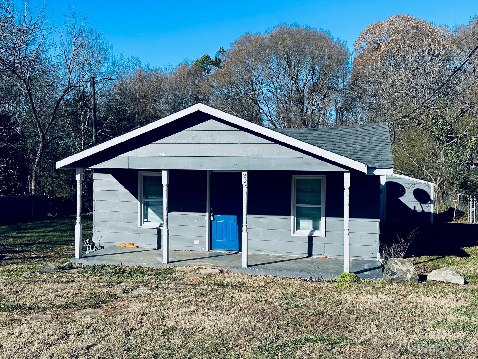 New Rental with great upgrades! Located in nice quiet community in Gastonia. Enjoy an open layout with plenty of natural lighting! Large front and back yard! Located near major highways for easy commute and just minutes from downtown! Don't miss out on this great new rental!
