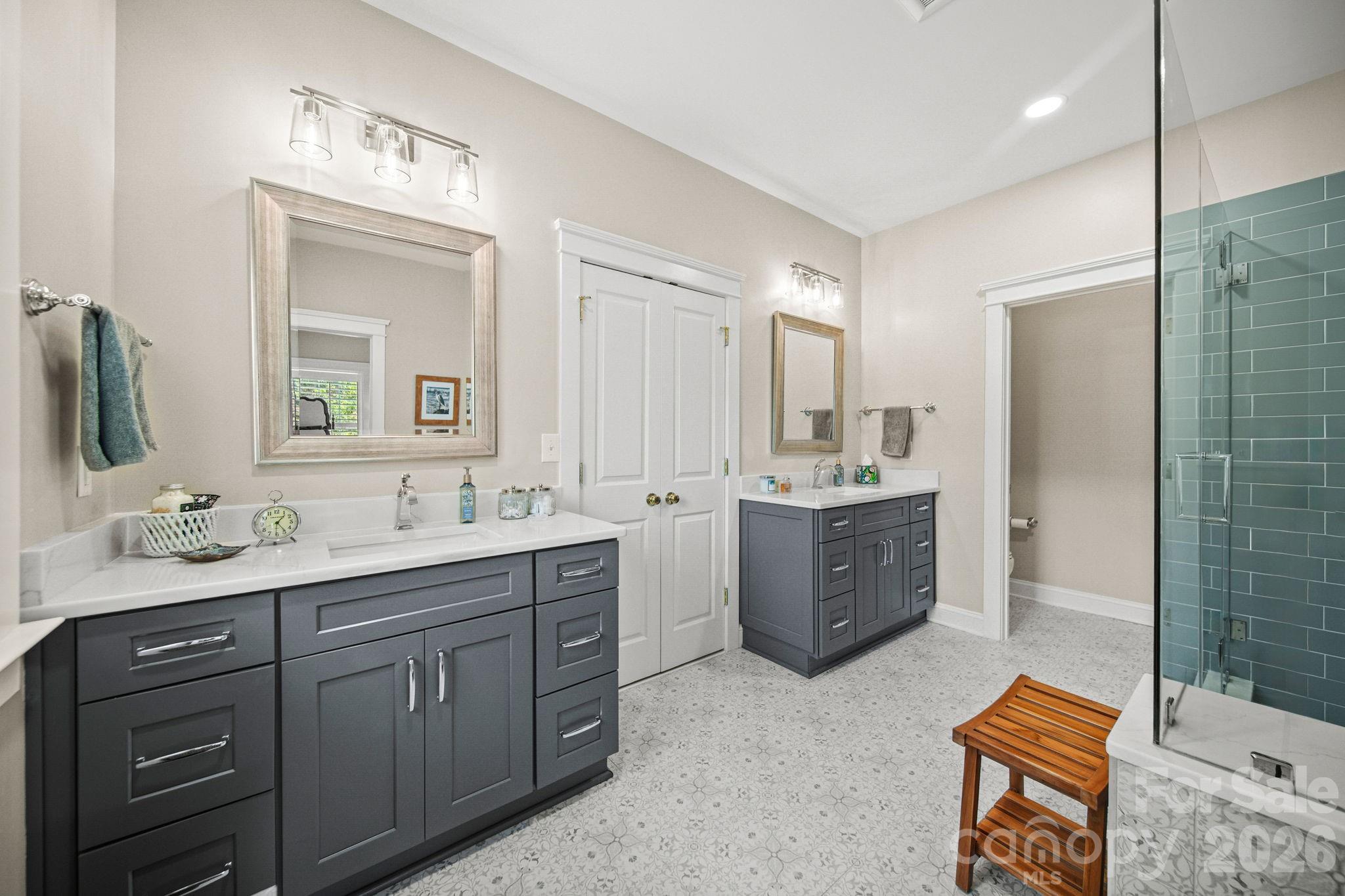 The Oaks on Providence - Residential