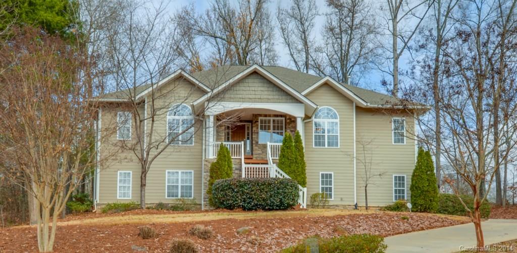 Look no further! Custom home with over 4,000 heated sq ft. 1/2 acre with a basement in Fort Mill school district. Additional 1,000 sq ft covered veranda with screened porch. Open floor plan, bright open great room with fireplace, maple cabinets, stainless stl. appliances, 2 private studies, and gorgeous master suite!
