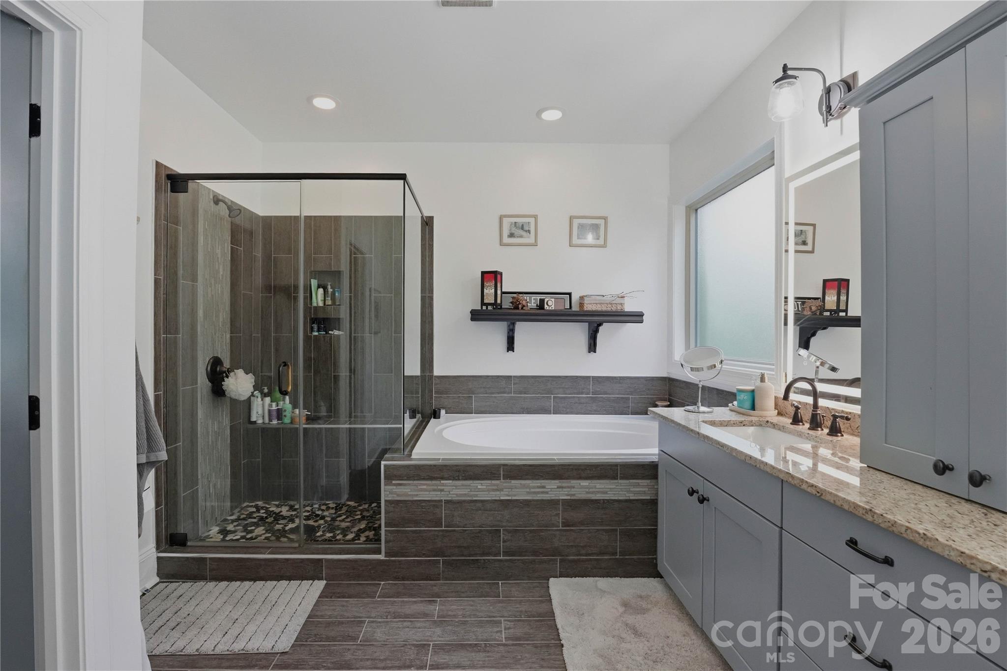 Hollister - Residential