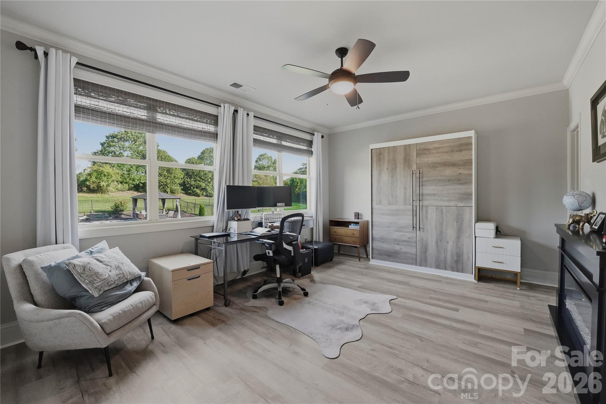 Hollister - Residential