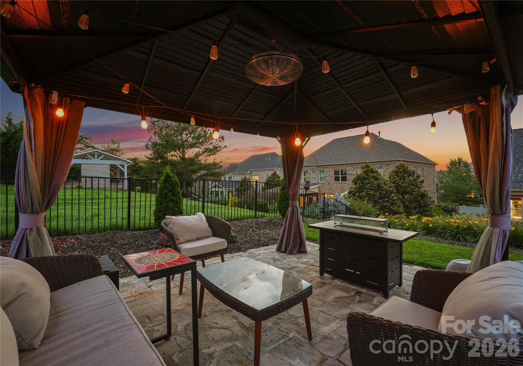 Hollister - Residential