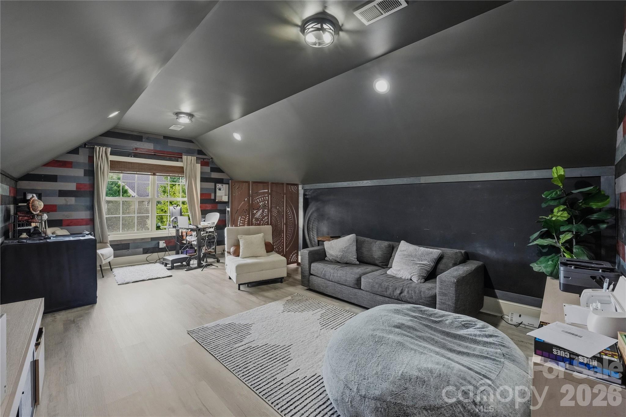 Hollister - Residential