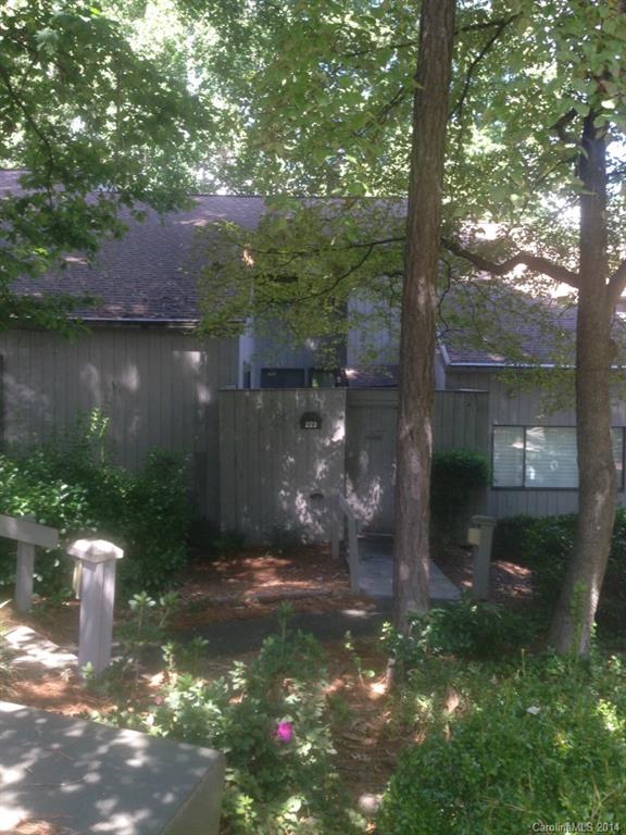 Great spacious home with lots of upgrades. Kitchen has new appliances, subway tile backsplash, granite counter tops. Master bedroom on main with oversized shower. Upper level has 1/2 bath(good for office/guests), lower level has 3 bedrooms, 1 full bath and large laundry room. Walk out lower level to pool and walk to boat docks. Easy to show. Ready for new owners. Sellers will consider helping buyer with HOA for one year. One year Home Warranty included in sale.