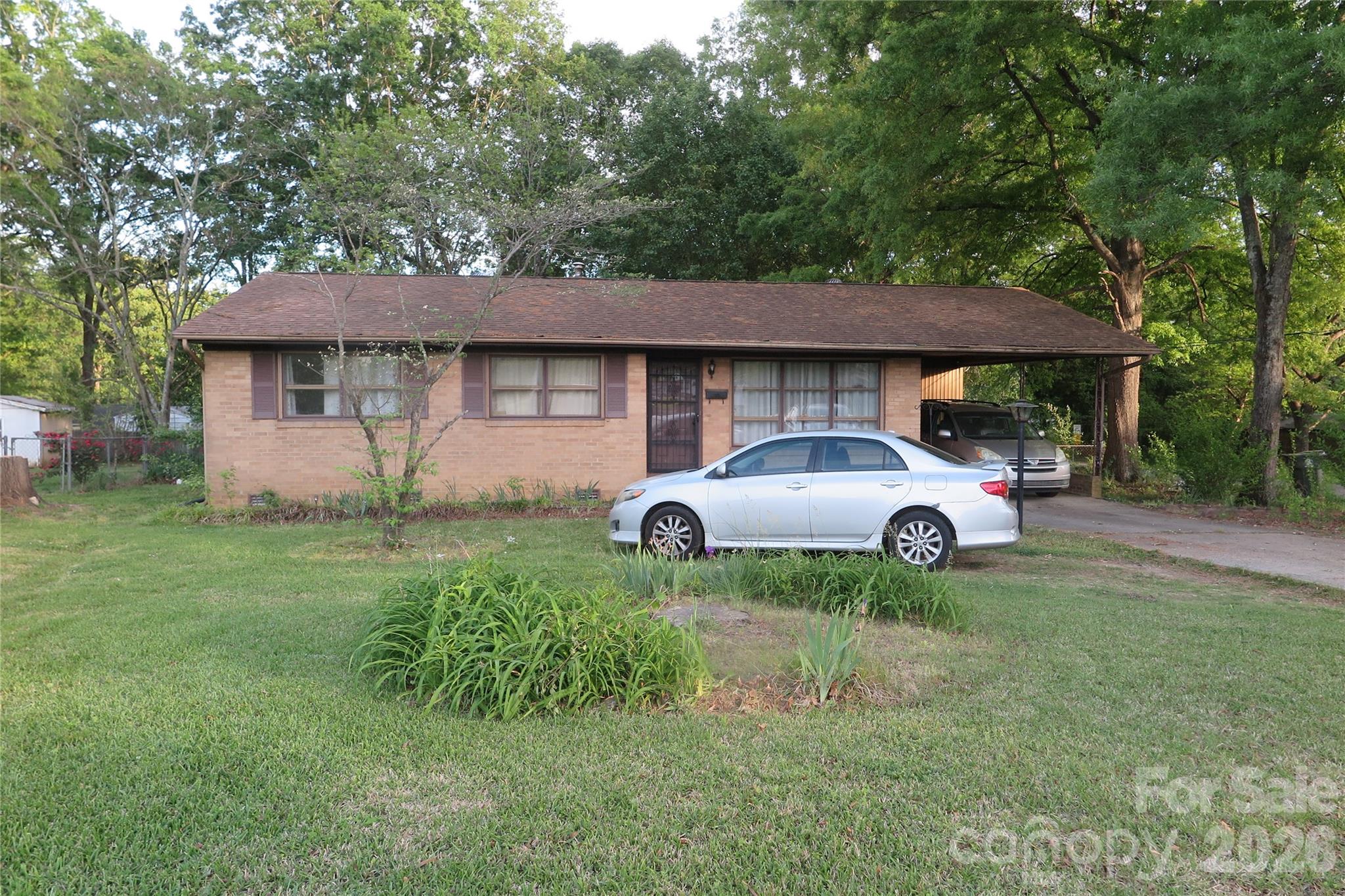 No HOA! Easy access to I 85, This brick ranch features 3 bedrooms, 1 bath, coner lot with fenced backyard, live across the street from Holbrook Middle. Franklin Square is very close also, USDA elligible. This is a beautifully landscaped yard.