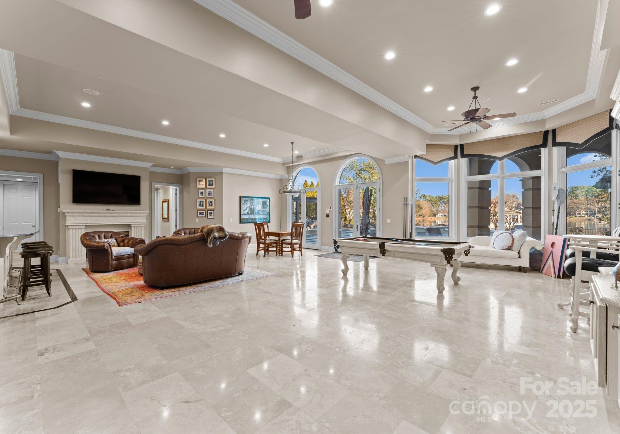 The Peninsula - Residential