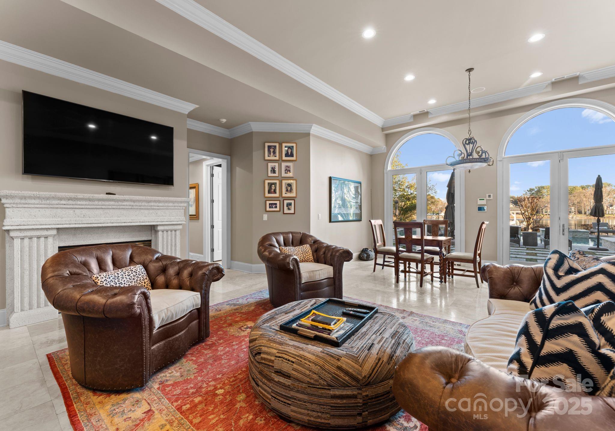 The Peninsula - Residential