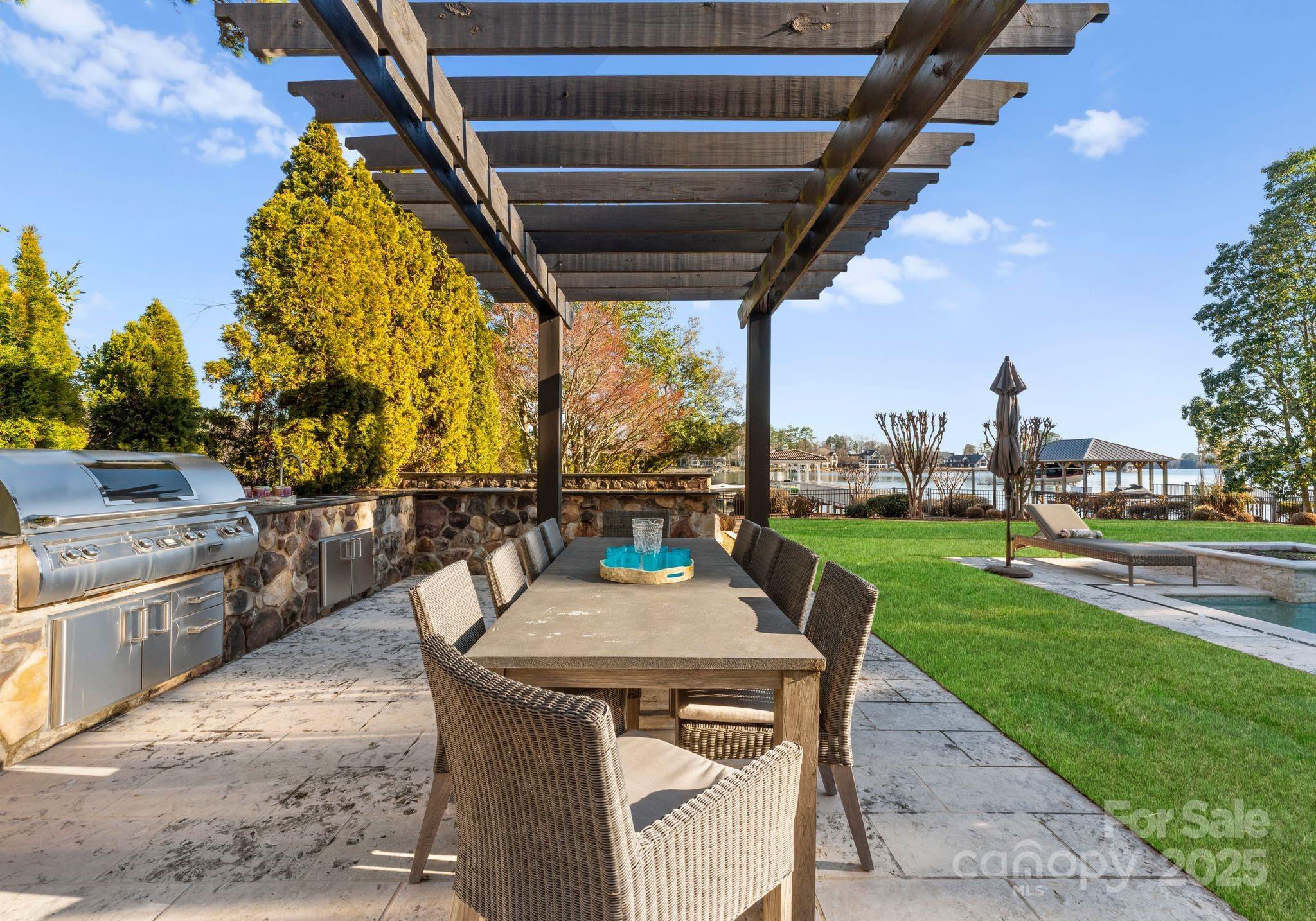 The Peninsula - Residential