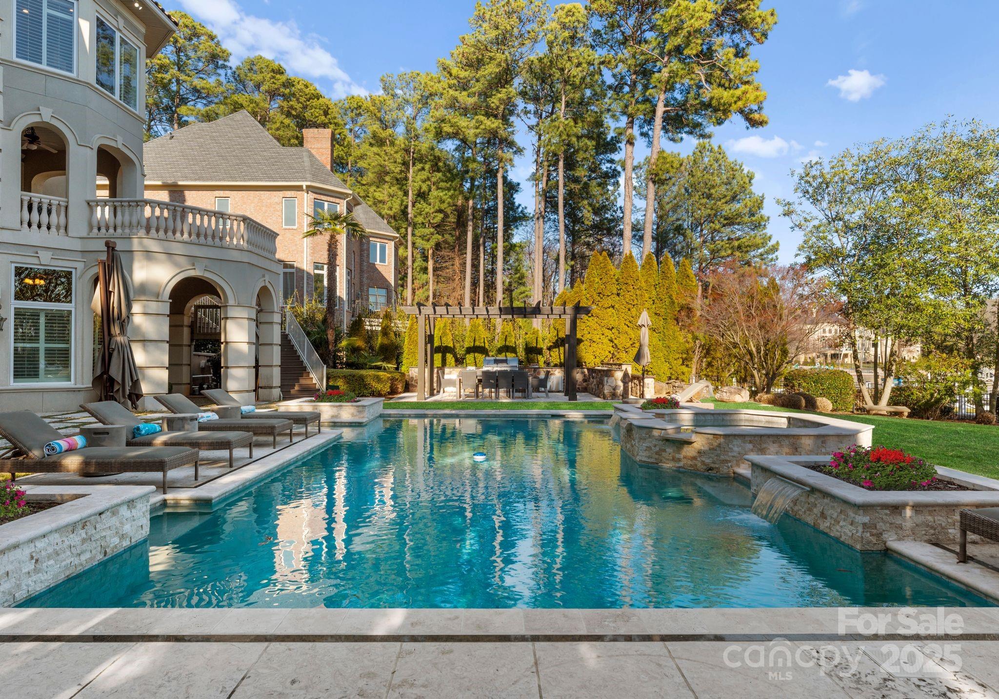 The Peninsula - Residential