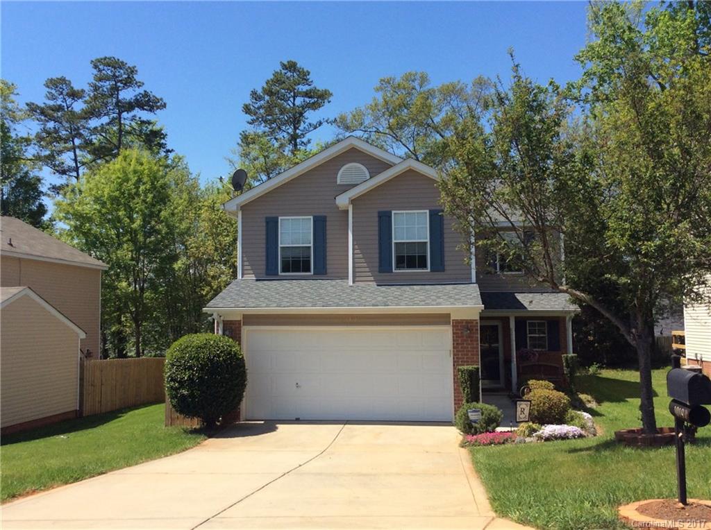 Wow, 2000 square feet 4 bedroom 2 1/2 home w/2 car garage in the heart of Lake Wylie is ready for you. Pristine condition is the best way to describe this home. Hardwood Flooring in Living room & Dining room, Tile in the Kitchen,Upgraded Bronzed Lighting thru out,  Professional painting just complete, all the way to the baseboards. This home is " Turn Key ready!" Kitchen with Breakfast Niche & Breakfast bar, counter space galore & pantry. Maple Cabinets and all the appliances are included.