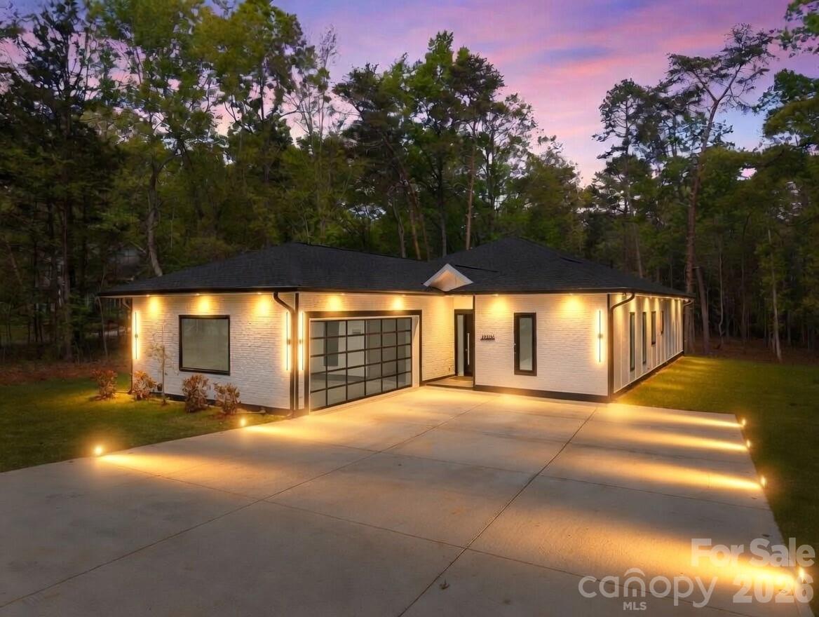 Modern Custom Home | 1+ Acre | No HOA – Southwest Charlotte

New construction on a private 1+ acre lot, just under a mile from RiverGate Plaza. This 2,700 sq ft, 3-bed, 3.5-bath home features a 2.5-car garage and parking for 5+ vehicles. South-facing front with open one-story layout, 10’ ceilings, spacious living area, and modern kitchen with quartz counters and high-end appliances. Walk-in pantry, laundry with built-in dog washing station. Master suite with his-and-hers closets and custom glass shower. All bedrooms have walk-in closets and glass panel showers. Hardie siding, PU stone weneer accents, and large rear patio.

Minutes to RiverGate, I-485, Lake Wylie, and CLT Airport.