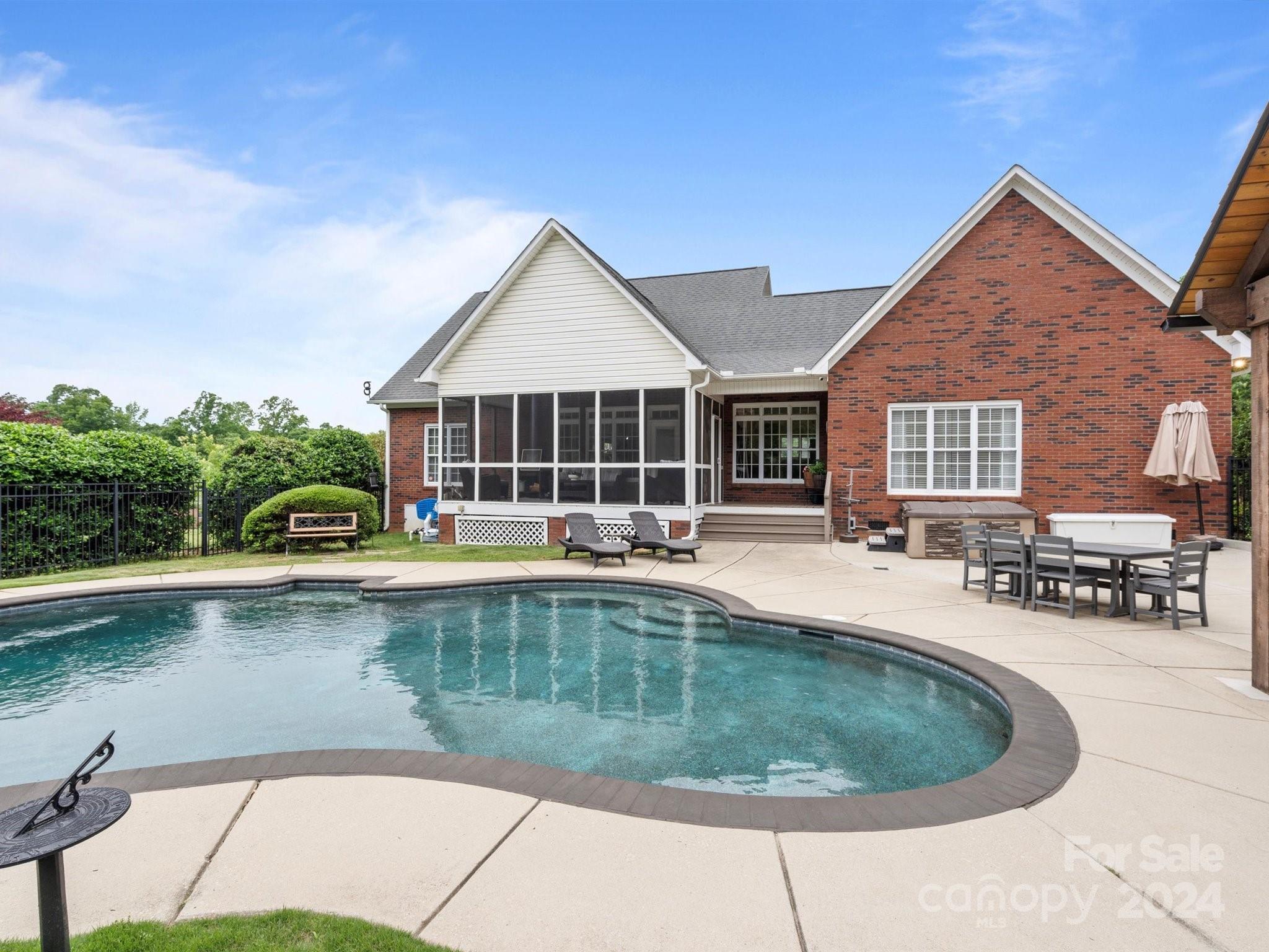Clarendon Estates - Residential