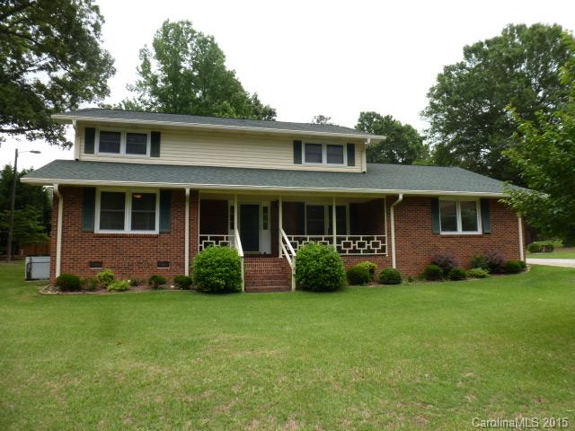 $5000 decorating allowance to be used at buyer's discretion.  Great two-story home in Forest Hills subdivision!  4 bedrooms, 3 full baths, formal living room, formal dining room, kitchen has lots of cabinets, appliances remain, sun room, laundry room, double garage, great front porch, all on a 1.2 acre lot.  Great Price!  Come make this your home.