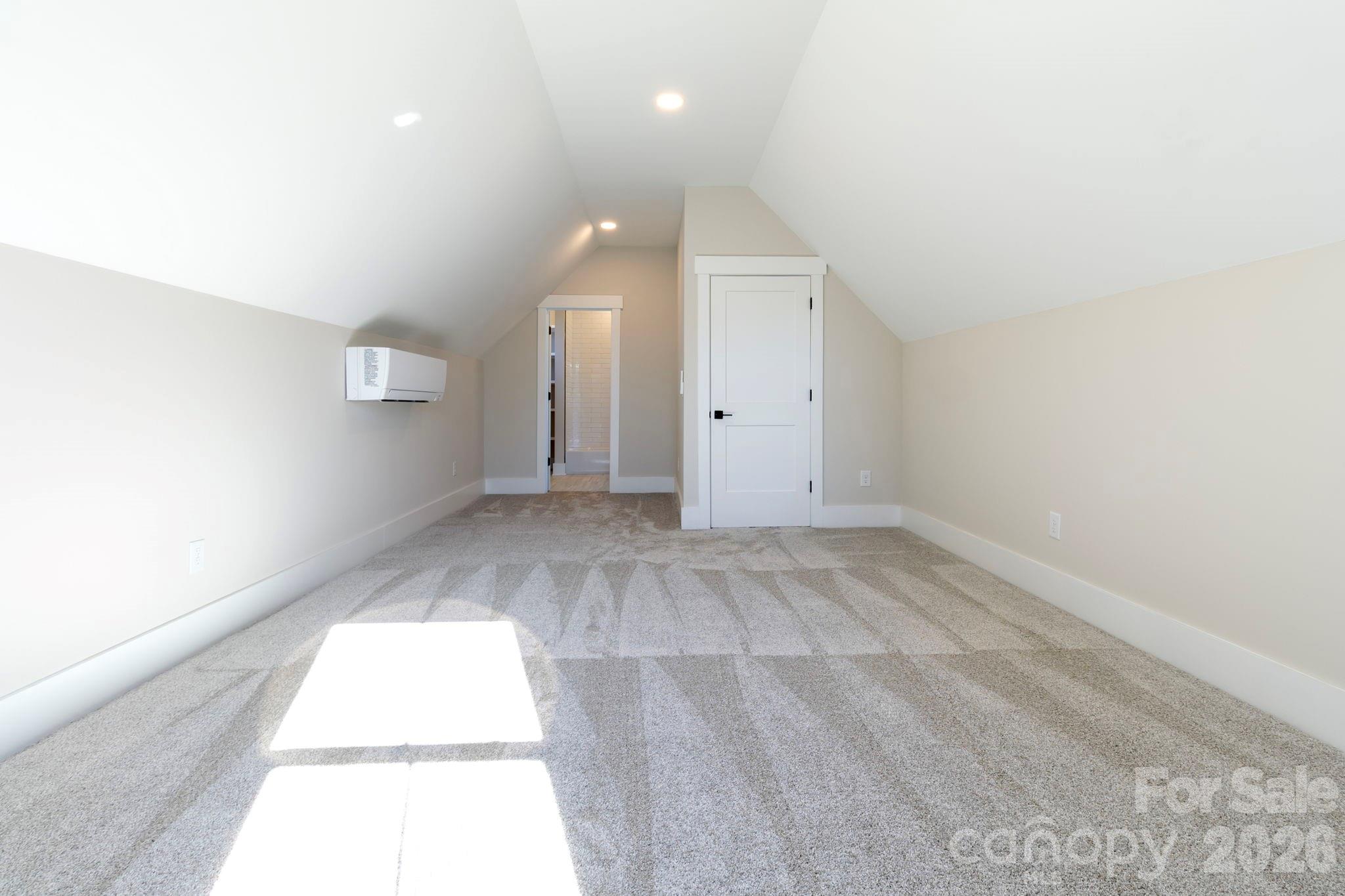 Royal Pines - Residential