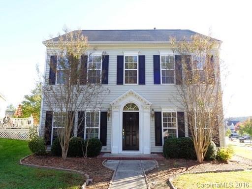 This spacious two story home has 3 bedrooms, 2.5 bathroom. The kitchen has  a pantry and all appliances. The master suite has a walk in closet and the master bath has dual sinks, an oversized tub with separate shower. This home is move in ready!