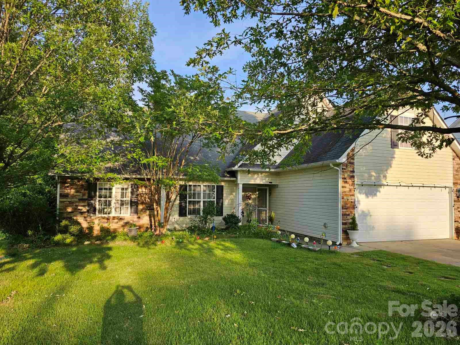 DROP DEAD GORGEOUS WOULD NOT EVEN BEGIN TO DESCRIBE!!! LOOK NO FUTHER. ONE STORY HOME WITH A LARGE BONUS ROOM UPSTAIRS OVER THE GARAGE.  A LOT OF UPDATES AND UPGRAGES IN THE PAST 2 YEARS. HOME WELCOMES ONE WITH REDONE LAMINATE FLOORS, CHEF'S DREAM KITCHEN WITH GRANITE COUNTER TOPS, NEW APPLIANCES, FRESHLY PAINTED INTERIOR, TRIM & DOORS, NEW CARPET IN ALL BEDROOMS AND A BRAND NEW FRONT DOOR. FORMAL DINING ROOM, SPACIOUS LIVING ROOM & BREAKFAST AREA OPENS TO BACK PORCH AREA. FENCED BACK YARD AND LOVELY PORCH, FIRE PIT AND WOODED PRIVATE BACK YARD COMPLETES THIS PICTURE-PERFECT HOME. BRING YOUR FUSSIEST BUYERS AND BE PREPARED TO BE IMPRESSED!!!
