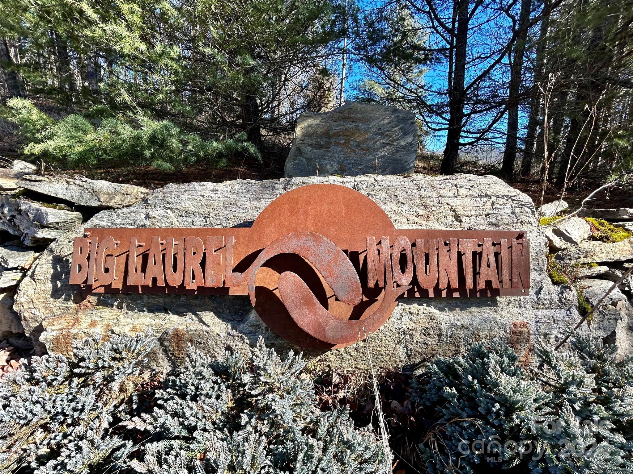 2.5 acres with views and easy access! Great community recreation area by Big Laurel Creek. 250 sq ft minimum build. Vacation rentals allowed. Buried Electric on site.