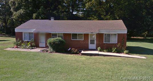 This property has 2 bedrooms and 1 bathroom. Huge grass yards surround the property, great for enjoying outdoor activities. Easy access to Tyvola Road and Billy Graham Parkway!