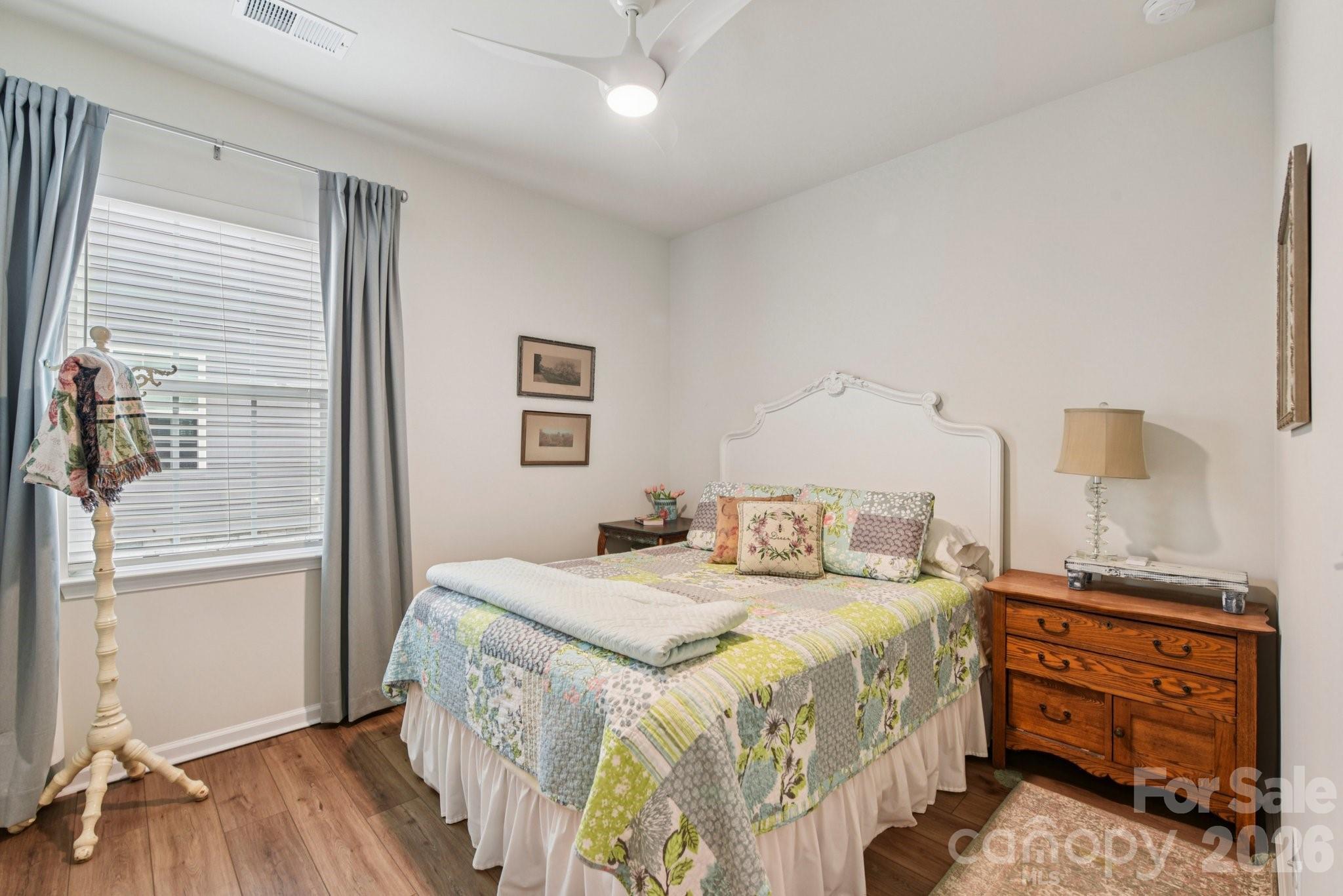 Imagery On Mtn Island - Residential