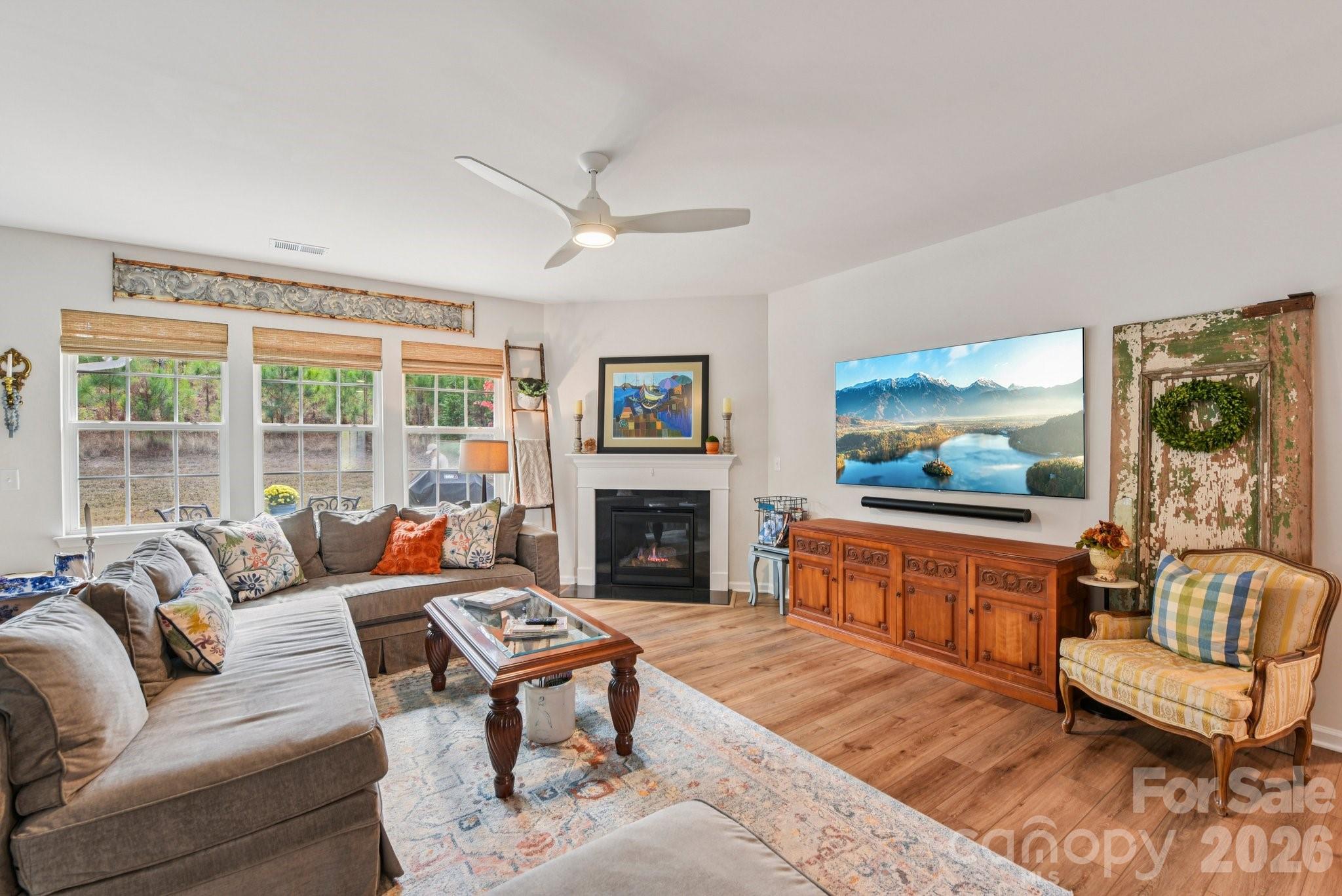 Imagery On Mtn Island - Residential