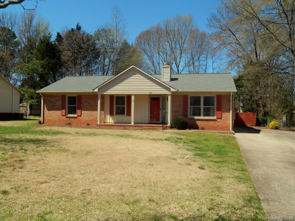 Adorable all brick ranch that's as cozy as can be! Featuring spacious rooms, large front porch, screened porch & deck, 12x16 wired workshop, brick gas fireplace, large kitchen, and more!! Located on a dead end street convenient to shopping & dining! No HOA fees! Hurry now!