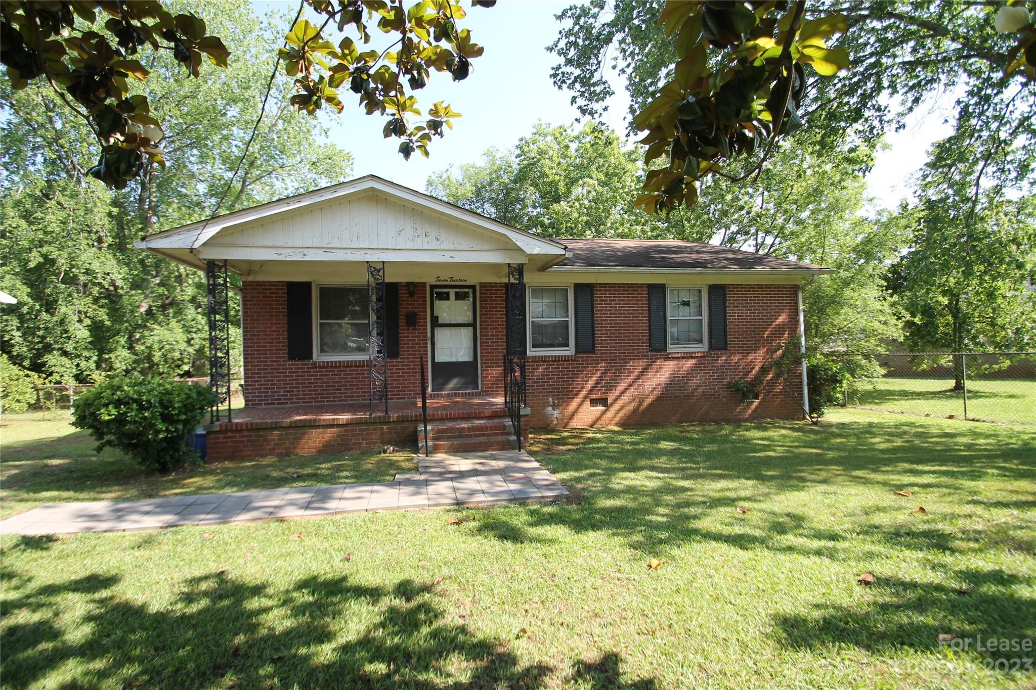 Brick Home Located in Rock Hill, SC on an Acre Lot, within walking distance to Downtown Rock Hill to Restaurants and Local Shopping. 3 Bedrooms, 1 Bathrooms, Living Room, Eat In Kitchen with Range. Fenced backyard. (Storage building not to be used by tenant). Single Family Only.
No Smoking/No Vaping. Maximum Occupants 3. Available Now
