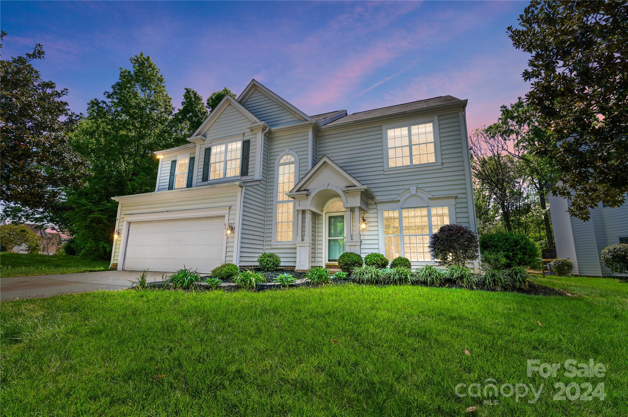 Discover exceptional curb appeal and a gorgeous private yard with this inviting 4-bedroom, 2 and half bathroom home, ready for you to move in. Enjoy the convenience of a granite island kitchen and the spaciousness of the huge owner's suite. With second-floor laundry and an open, sunlit floorplan featuring Brazilian cherry hardwoods, hardwood-like laminate, and tile throughout the main floor, comfort and functionality are at the forefront.

Nestled within a premier golf course community, this home grants access to five pools, including a water slide and dedicated kids' pool, tennis courts with a Pro, a sports club boasting a fitness center, a park, and miles of scenic walking trails. Plus, with Google Fiber already wired in, staying connected is effortless. Located just moments from major roads, shopping destinations, and the airport, this home offers the perfect blend of convenience and comfort.