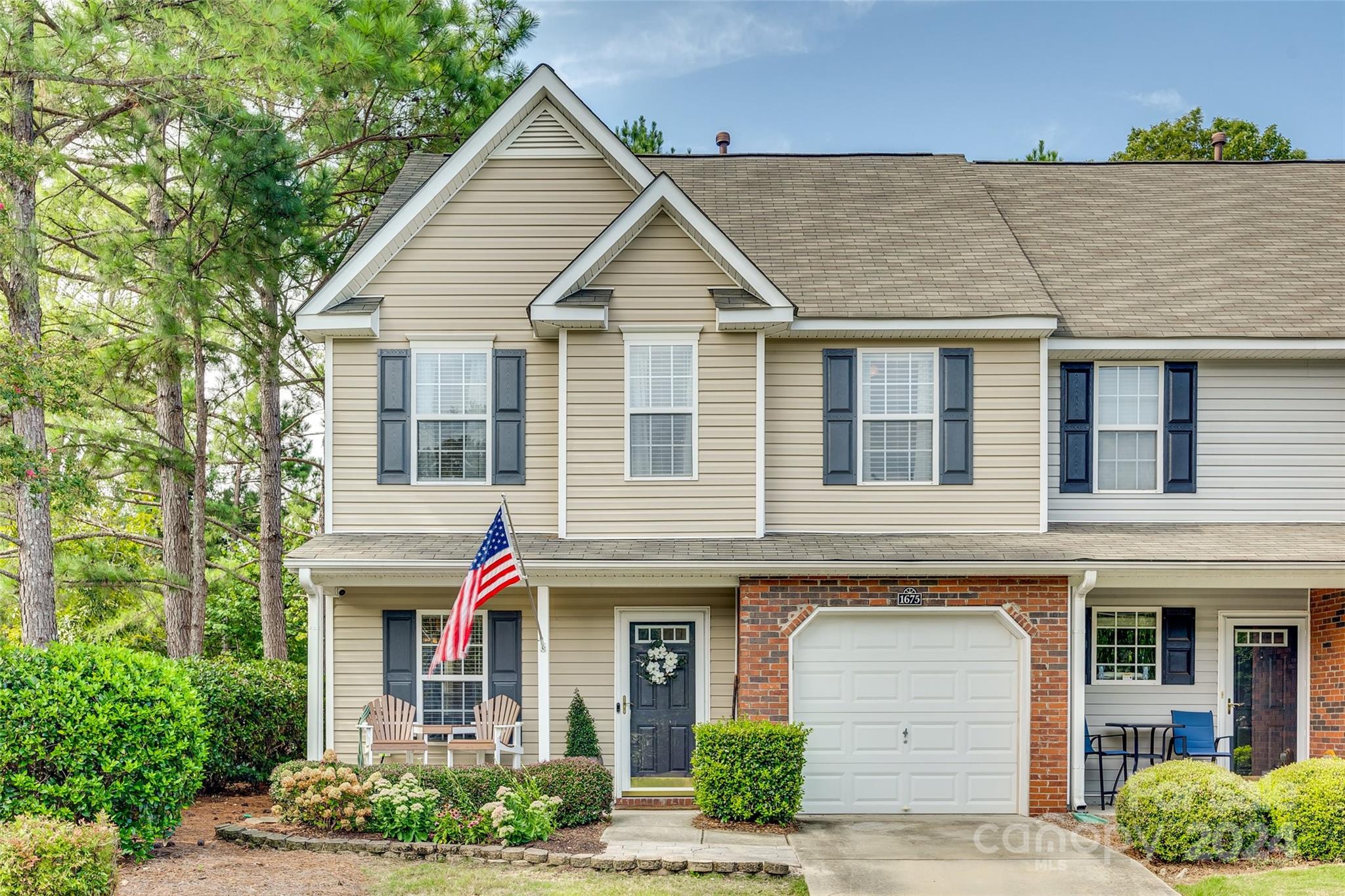 Beautiful one of a kind End unit Townhome with the Primary Bedroom on the main Floor. This Move in, Prestine Condition home is ready for YOU!!  You will love the  open floor plan kitchen/dining area and living room. A lovely  Kitchen remodel with quartz countertops.  Upstairs you have 2 additional bedrooms and an Updated bathroom.  The upstairs loft/office has gorgeous built ins/ and shelving.  Location-Location-Location--  Close to all- Highway, shopping and restaurants!! You do not want to miss this one!!! 

Professional photos and measurements will be uploaded by 9/11