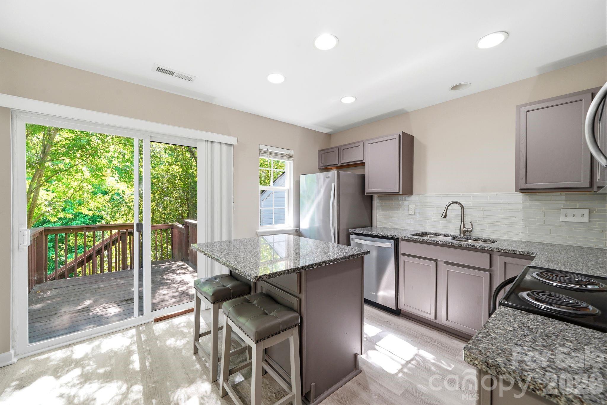 Nestled in the desirable Cole Creek neighborhood, this charming 2-bedroom home offers comfort, convenience, and opportunity in the heart of Fort Mill. Fresh paint and clean, updated carpet create a bright and move-in-ready feel, while the granite countertops add style and function to the kitchen. Perfect for first-time homebuyers, downsizers, or investors, this property combines low-maintenance living with an unbeatable location for an easy commute to the city. Even better, there is no rental cap, making this an excellent opportunity for an income-producing property or long-term investment. Enjoy all that Fort Mill has to offer with nearby shopping, dining, and highly sought-after conveniences just minutes away.
***New carpet and paint throughout. Move in ready