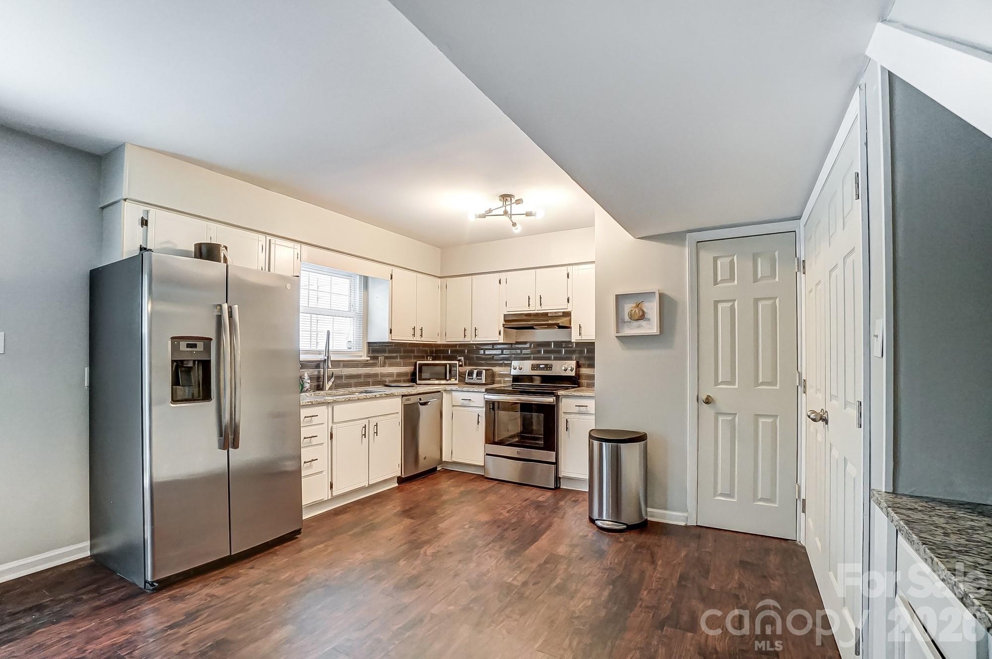 FALCONBRIDGE - Residential