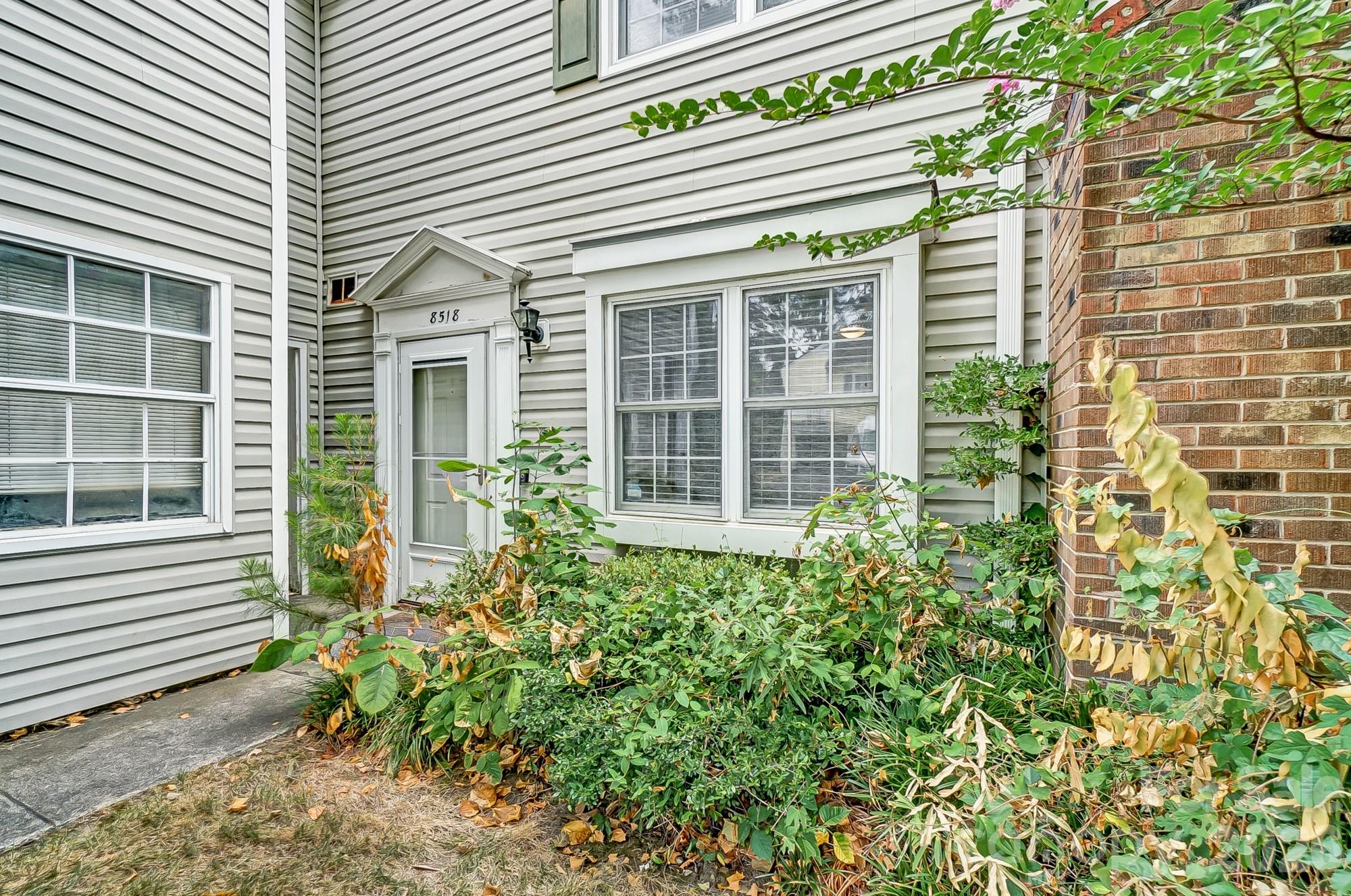 Come see this stunning 3BR 2.5 BA Condo. Boasting of a well designed living space, this home offers modern convenience and comfort. The open-concept floor plan seamlessly connects the living, dining, and kitchen areas, perfect for both casual living and entertaining.Enjoy immediate access to shopping centers, a variety of dining options.The bright and airy living space showcases contemporary finishes and ample natural light. Equipped with modern appliances, plenty of counter space, and a breakfast bar.Three generous bedrooms feature large closets 
Great outdoor space for entertaining. Two full baths, plus a convenient half bath, all featuring updated fixtures and finishes. Close proximity to parks, schools, and major highways enhances your daily convenience.
This exquisite townhouse is perfect for those seeking a blend of luxury, community, and convenience. Don’t miss the opportunity to make it your own. Schedule a tour today and experience the Falconbridge lifestyle firsthand!
