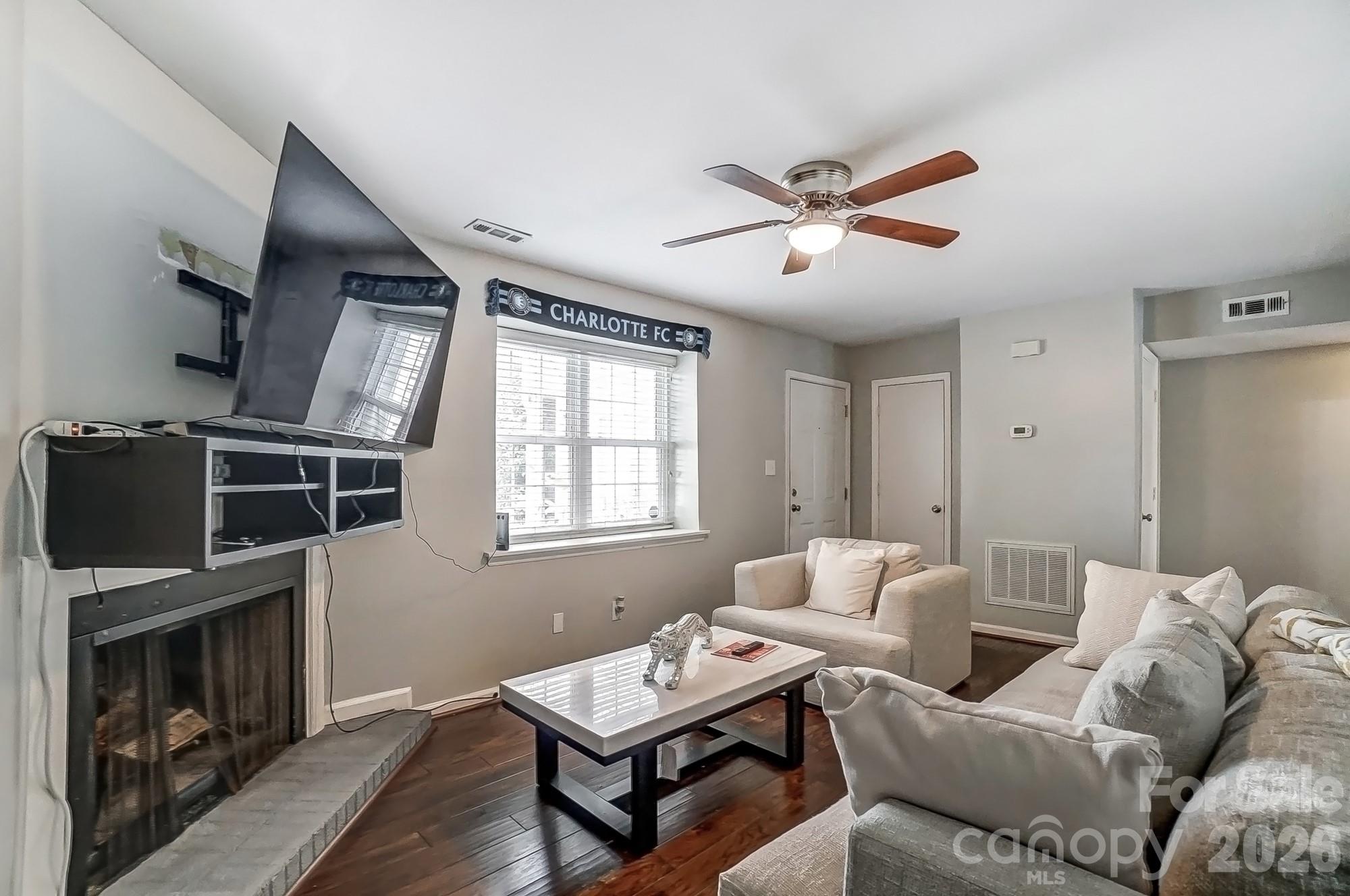FALCONBRIDGE - Residential