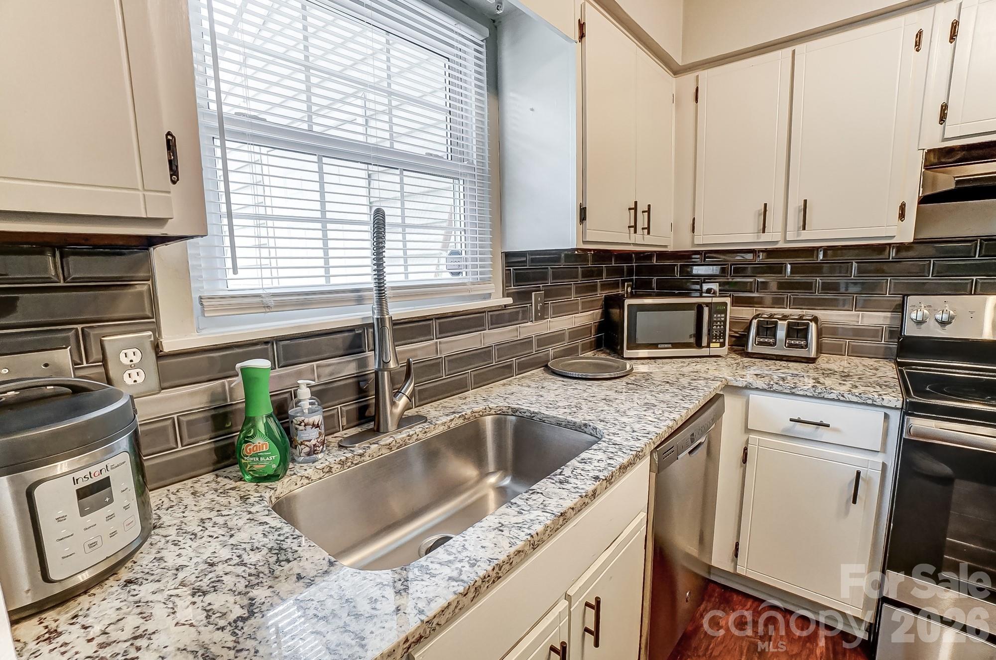 FALCONBRIDGE - Residential