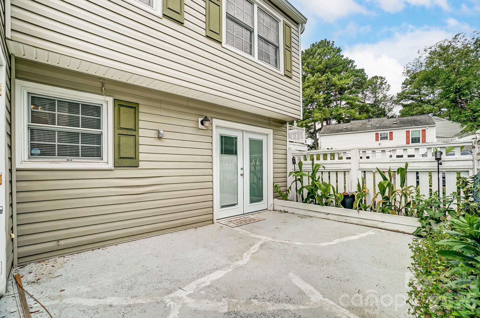 FALCONBRIDGE - Residential