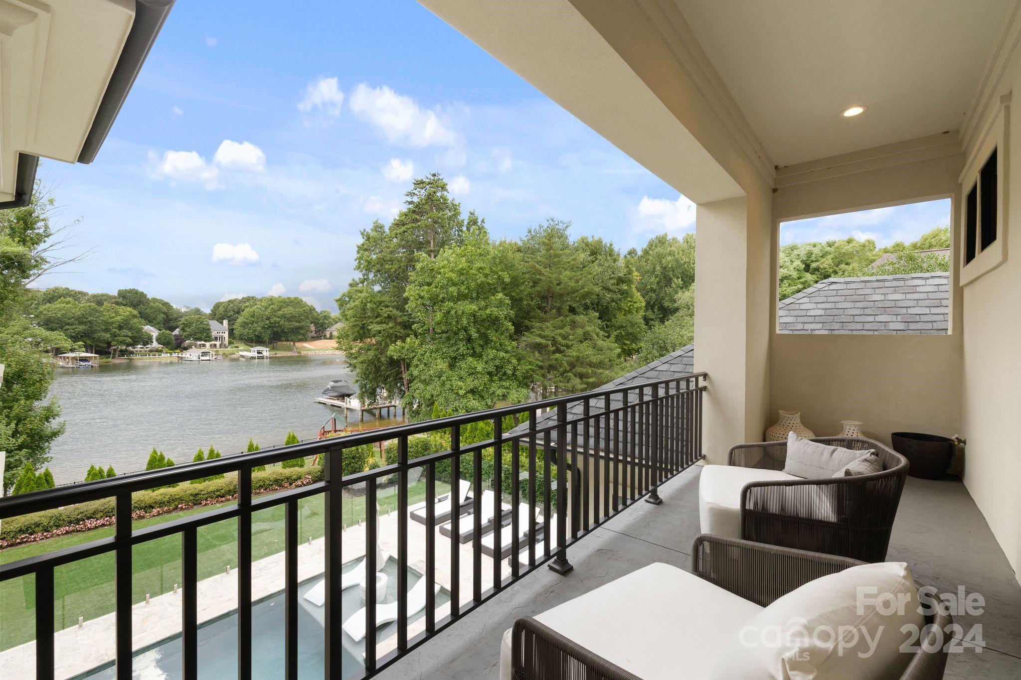 The Peninsula - Residential