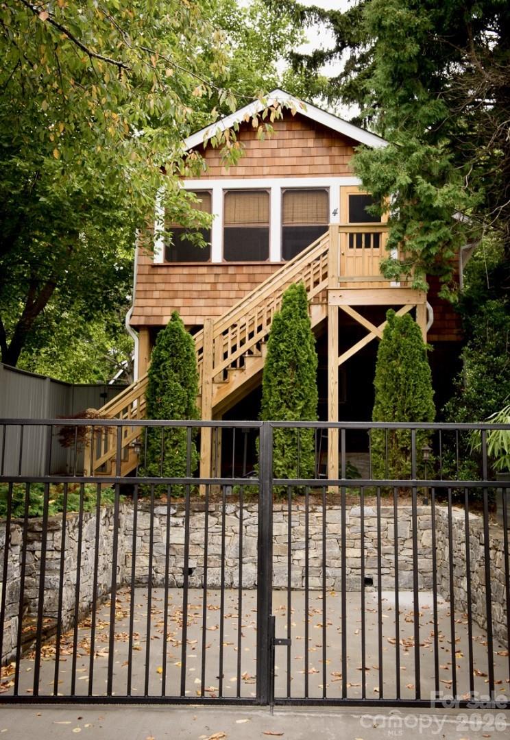 Colonial Place - Residential