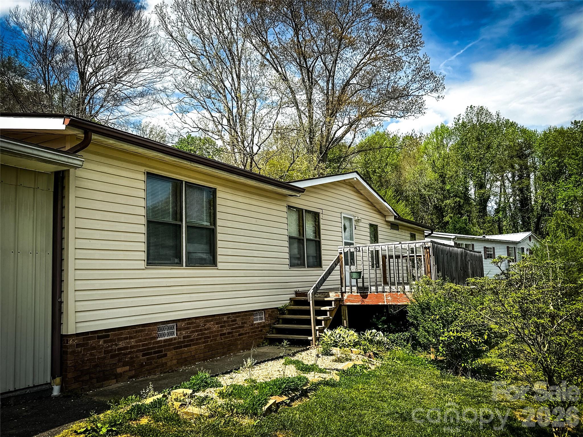 Spacious home offers a great opportunity for buyers looking to add their personal touches.  Solid layout, with separate dining area, living area and den.  Large detached garage for the perfect workshop and additional storage shed in the back.