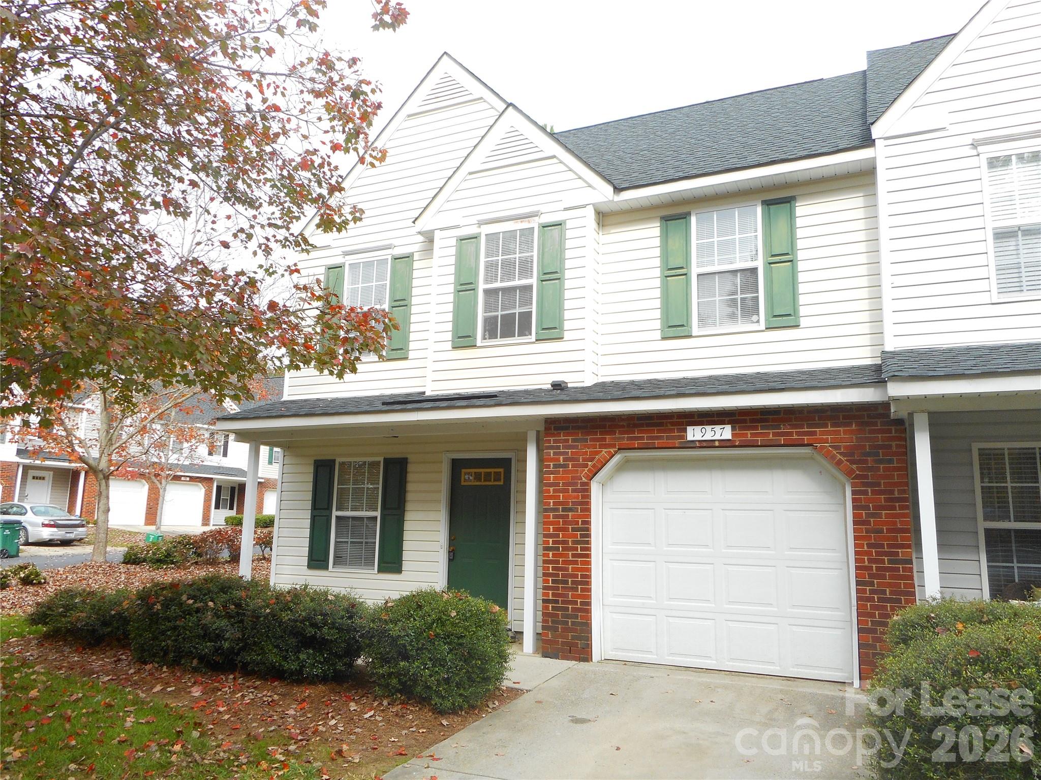 Sweet End unit townhome located in the University area. Master suite on main. 3 bedrooms and 2.5 baths. Upper level has loft and 2 spacious bedrooms. Nice patio space out back. New paint and flooring ! Conveniently close to UNCC, all interstates, shopping, entertainment and restaurants.