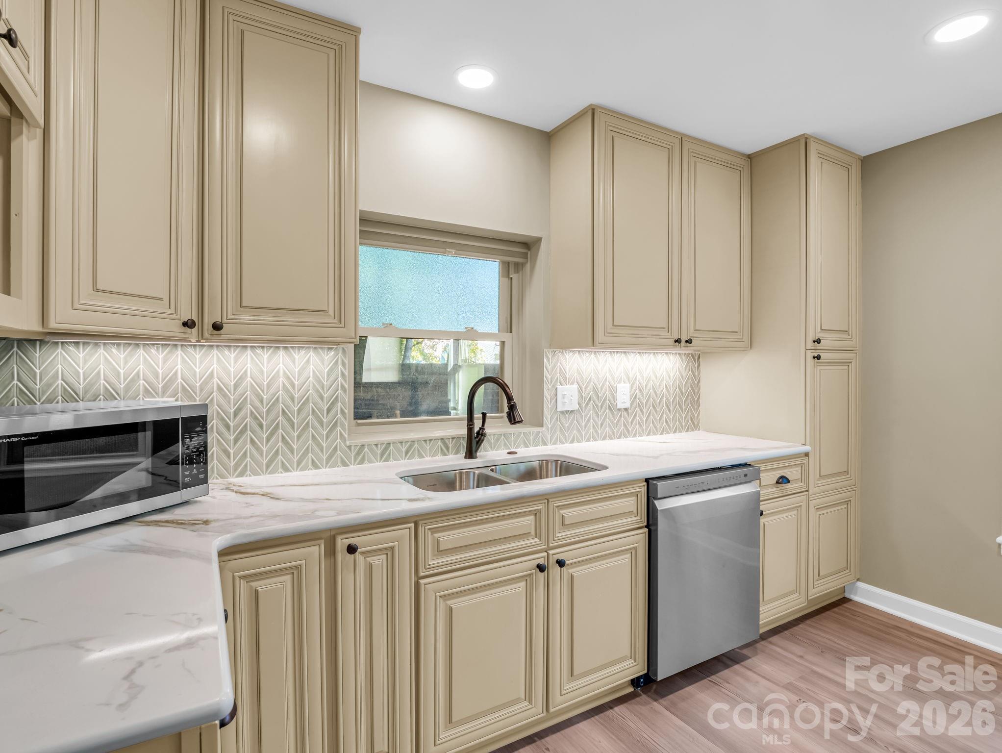 One Tryon Place - Residential