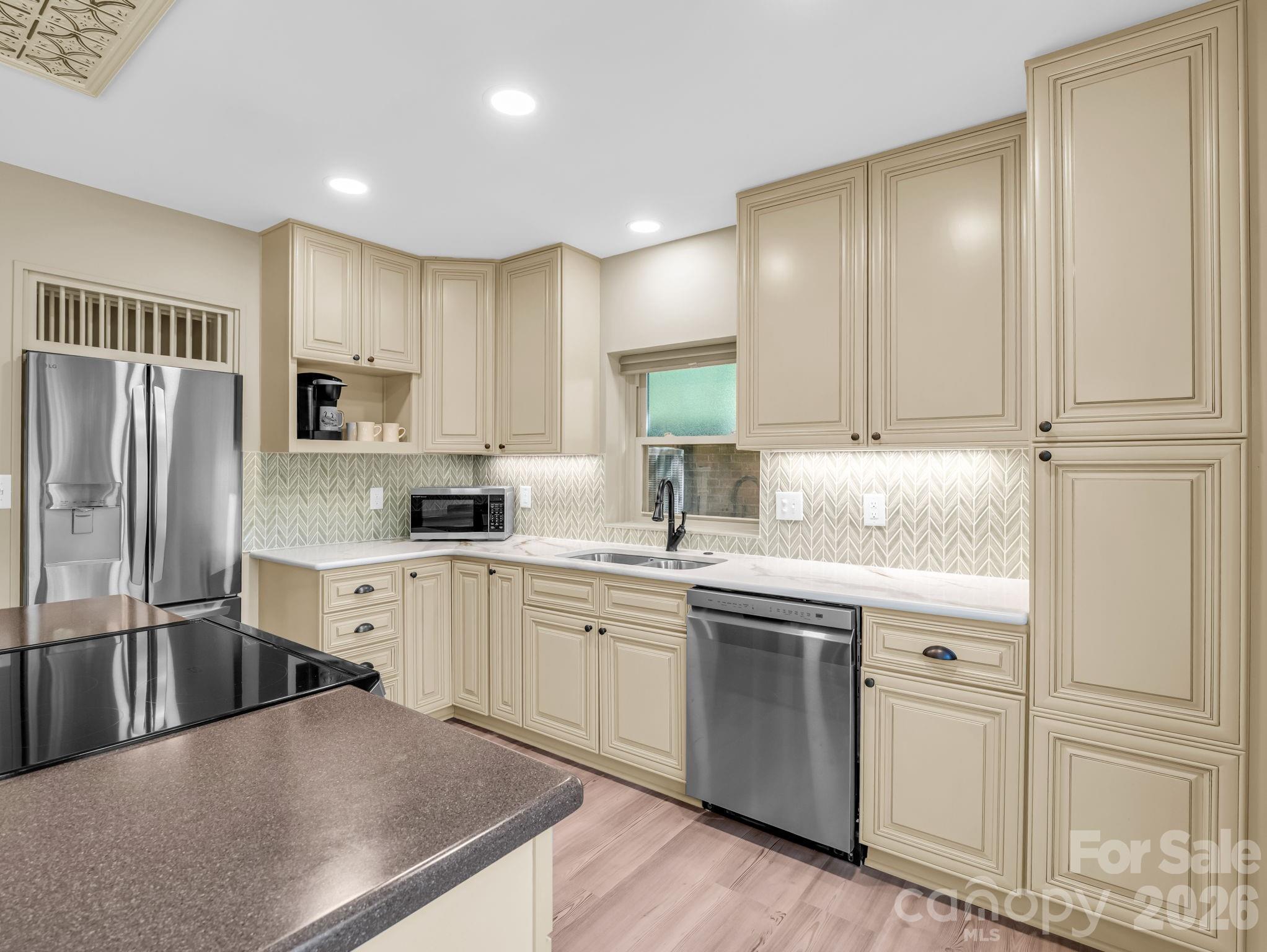 One Tryon Place - Residential